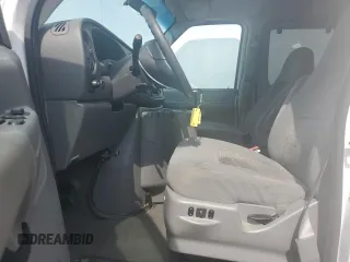 2005 Ford Econoline Passenger XL z VIN 1FBSS31P15HA82110, wystawiony jako Copart lot #52785675 z przebiegiem 158 908 mil mil oraz Szkoda całkowita • Salvage title. Historia ofert i sprzedaży dostępna na DreamBid. Obrazek 7.