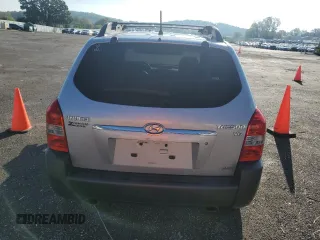 2008 Hyundai Tucson SE with VIN KM8JN72D28U843289, listed as a Copart auction lot 72465854 with 105,447 mi miles and Non Repairable. Bid and sale history available at carsss.com. Image 6.
