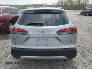 2023 Toyota Corolla Cross XLE z VIN 7MUDAABG9PV049306, wystawiony jako Copart lot #53649005 z przebiegiem 39 247 mil mil oraz Szkoda całkowita • Salvage title. Historia ofert i sprzedaży dostępna na DreamBid. Obrazek 6.