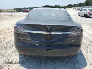 2017 Tesla Model S 100D z VIN 5YJSA1E21HF209847, wystawiony jako Copart lot #61848255 z przebiegiem 140 807 mil mil oraz Szkoda całkowita • Salvage title. Historia ofert i sprzedaży dostępna na DreamBid. Obrazek 6.