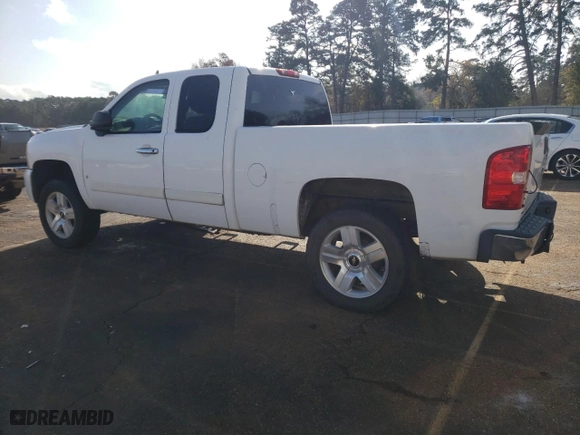 2007 Chevrolet Silverado 1500 LT w/1LT with VIN 1GCEC19J97Z652748, listed as a Copart auction lot 85038084 with 299,328 mi miles and Clean Title. Bid and sale history available at carsss.com. Image 2.