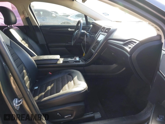 2018 Ford Fusion SE z VIN 3FA6P0LU8JR116073, wystawiony jako IAAI lot #41773037 z przebiegiem 100 864 mil mil oraz . Historia ofert i sprzedaży dostępna na DreamBid. Obrazek 5.