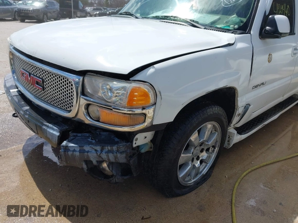 2006 GMC Yukon XL with VIN 1GKFK66UX6J119571, listed as a IAAI auction lot 41929460 with Not provided miles and . Bid and sale history available at DreamBid. Image 13.