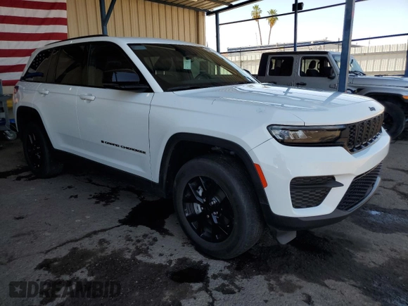 2024 Jeep Grand Cherokee Altitude with VIN 1C4RJGAG4R8550874, listed as a Copart auction lot 57902725 with 26,703 mi miles and Clean title. Bid and sale history available at DreamBid. Image 4.