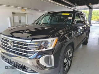 2024 Volkswagen Atlas SE z VIN 1V2HR2CA9RC554298, wystawiony jako IAAI lot #42851017 z przebiegiem 18 815 mil mil oraz . Historia ofert i sprzedaży dostępna na DreamBid. Obrazek 18.