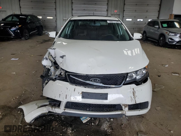 2010 Kia Forte EX z VIN KNAFU4A27A5230657, wystawiony jako Copart lot #58817345 z przebiegiem 63 949 mil mil oraz Nie do naprawy • Non repairable. Historia ofert i sprzedaży dostępna na DreamBid. Obrazek 5.