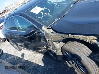 2018 Acura TLX with VIN 19UUB3F37JA001027, listed as a IAAI auction lot 41397902 with 61,999 mi miles. Bid and sale history available at carsss.com. Image 14.