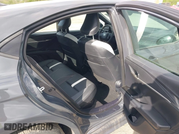 2025 Toyota Camry LE z VIN 4T1DAACK8SU111520, wystawiony jako IAAI lot #42045956 z przebiegiem 5 519 mil mil oraz . Historia ofert i sprzedaży dostępna na DreamBid. Obrazek 8.