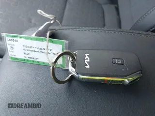 2024 Kia Seltos S z VIN KNDEU2AA1R7615223, wystawiony jako IAAI lot #42351224 z przebiegiem 27 375 mil mil oraz . Historia ofert i sprzedaży dostępna na DreamBid. Obrazek 11.