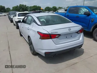 2025 Nissan Altima SR with VIN 1N4BL4CV5SN360634, listed as a IAAI auction lot 42123492 with 6,382 mi miles and . Bid and sale history available at carsss.com. Image 3.