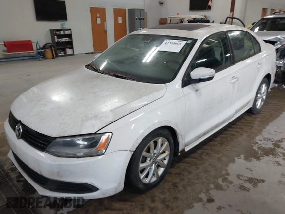 2011 Volkswagen Jetta SE z VIN 3VWDX7AJ9BM003697, wystawiony jako IAAI lot #42305601 z przebiegiem 145 715 mil mil oraz . Historia ofert i sprzedaży dostępna na DreamBid. Obrazek 2.