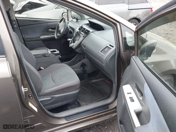2013 Toyota Prius v Two with VIN JTDZN3EU3D3267272, listed as a IAAI auction lot 41793742 with 431,532 mi miles. Bid and sale history available at carsss.com. Image 5.