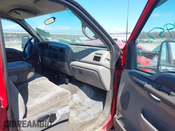 1999 Ford Super Duty F-250 XL with VIN 1FTNW21S5XED28172, listed as a IAAI auction lot 41887957 with 233,990 mi miles. Bid and sale history available at carsss.com. Image 5.