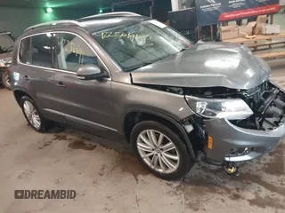 2014 Volkswagen Tiguan S z VIN WVGBV3AX6EW545157, wystawiony jako IAAI lot #42256191 z przebiegiem 98 361 mil mil oraz . Historia ofert i sprzedaży dostępna na DreamBid. Obrazek 1.