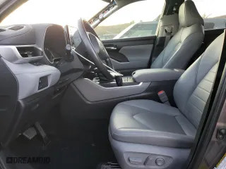 2022 Toyota Highlander XLE with VIN 5TDHZRBH0NS579432, listed as a Copart auction lot 77977004 with 18,770 mi miles and Clean Title. Bid and sale history available at carsss.com. Image 7.
