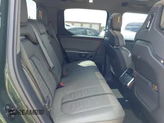 2023 Rivian R1T Adventure z VIN 7FCTGAAAXPN019894, wystawiony jako IAAI lot #42168226 z przebiegiem 23 380 mil mil oraz . Historia ofert i sprzedaży dostępna na DreamBid. Obrazek 8.