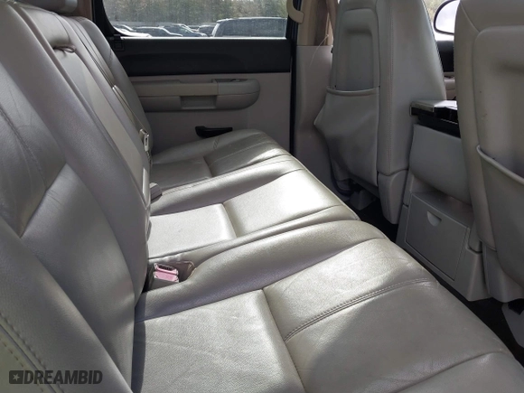 2007 Chevrolet Silverado 1500 LT w/1LT with VIN 3GCEC13J27G510315, listed as a IAAI auction lot 41509767 with 273,602 mi miles. Bid and sale history available at carsss.com. Image 8.