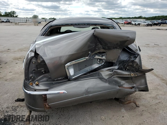 2003 Lincoln Town Car Executive z VIN 1LNHM81W53Y621146, wystawiony jako Copart lot #57822605 z przebiegiem 234 384 mil mil oraz Szkoda całkowita • Salvage title. Historia ofert i sprzedaży dostępna na DreamBid. Obrazek 6.