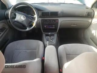 1998 Volkswagen Passat z VIN WVWMA63B0WE159272, wystawiony jako Copart lot #68279244 z przebiegiem 162 107 mil mil oraz Szkoda całkowita • Salvage title. Historia ofert i sprzedaży dostępna na DreamBid. Obrazek 8.