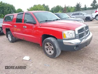 2005 Dodge Dakota SLT z VIN 1D7HE48K75S345349, wystawiony jako IAAI lot #42431655 z przebiegiem 261 957 mil mil oraz . Historia ofert i sprzedaży dostępna na DreamBid. Obrazek 1.