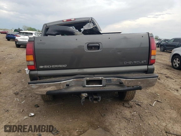2002 Chevrolet Silverado 1500HD LS z VIN 1GCGC13U22F161668, wystawiony jako Copart lot #53289994 z przebiegiem Nie podano mil oraz Szkoda całkowita • Salvage title. Historia ofert i sprzedaży dostępna na DreamBid. Obrazek 6.