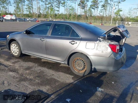 2014 Toyota Camry L with VIN 4T1BF1FK9EU467810, listed as a IAAI auction lot 41832292 with 178,115 mi miles. Bid and sale history available at carsss.com. Image 3.