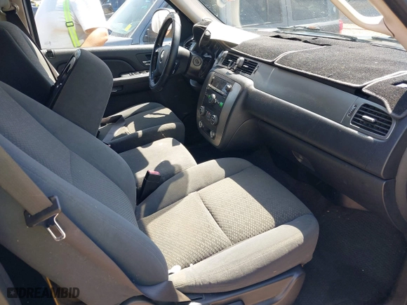 2007 Chevrolet Suburban LT with VIN 3GNFC16J27G262235, listed as a IAAI auction lot 41980553 with 144,926 mi miles. Bid and sale history available at carsss.com. Image 5.