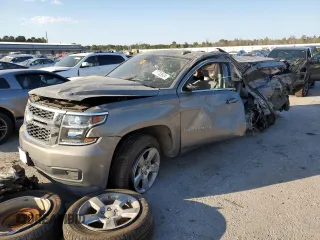 2018 Chevrolet Suburban LT z VIN 1GNSCHKC8JR183481, wystawiony jako Copart lot #77733624 z przebiegiem Nie podano mil oraz Szkoda całkowita • Salvage title. Historia ofert i sprzedaży dostępna na DreamBid. Obrazek 1.