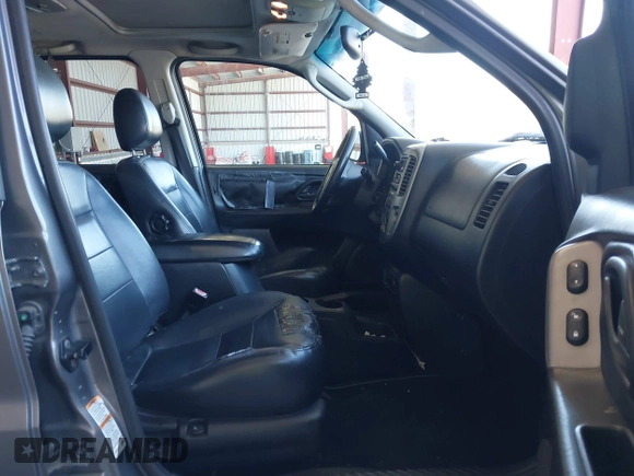 2003 Ford Escape Limited с VIN 1FMCU04183KA03950, выставлен на аукционе IAAI как лот 42143032 с пробегом 198 189 миль миль и . История ставок и продаж доступна на DreamBid. Изображение 5.
