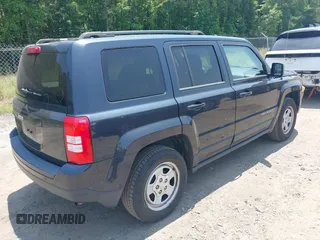 2015 Jeep Patriot Sport z VIN 1C4NJPBB0FD341538, wystawiony jako IAAI lot #42300133 z przebiegiem 138 631 mil mil oraz . Historia ofert i sprzedaży dostępna na DreamBid. Obrazek 4.