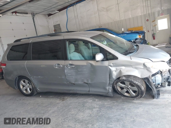 2012 Toyota Sienna LE AAS с VIN 5TDKK3DC4CS226830, выставлен на аукционе IAAI как лот 42550013 с пробегом 211 777 миль миль и . История ставок и продаж доступна на DreamBid. Изображение 13.