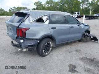 2024 Kia Sorento S z VIN 5XYRL4JC0RG295445, wystawiony jako IAAI lot #41989500 z przebiegiem 6 583 mil mil oraz . Historia ofert i sprzedaży dostępna na DreamBid. Obrazek 4.
