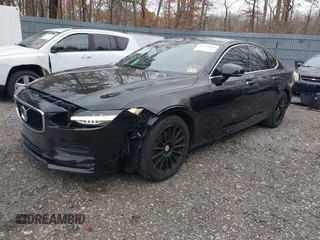 2017 Volvo S90 Momentum with VIN YV1102AK3H1006469, listed as a IAAI auction lot 41795564 with 121,001 mi miles. Bid and sale history available at carsss.com. Image 17.