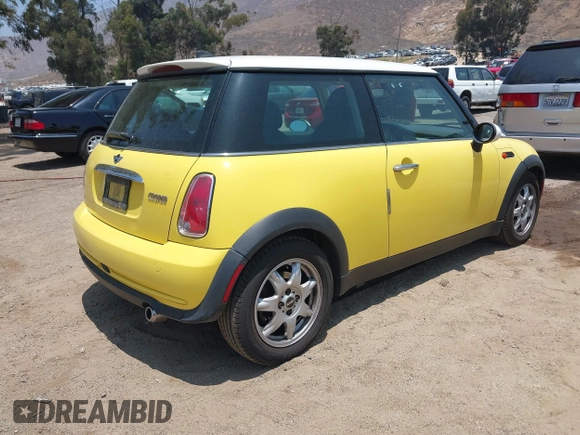 2006 MINI Hardtop с VIN WMWRC33576TK65655, выставлен на аукционе IAAI как лот 42453780 с пробегом 42 960 миль миль и . История ставок и продаж доступна на DreamBid. Изображение 4.