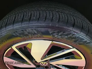 2024 Volkswagen Atlas SE z VIN 1V2HR2CA9RC558223, wystawiony jako IAAI lot #42734557 z przebiegiem 22 426 mil mil oraz . Historia ofert i sprzedaży dostępna na DreamBid. Obrazek 19.