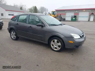 2006 Ford Focus S with VIN 1FAFP37N26W180795, listed as a IAAI auction lot 42100395 with 125,002 mi miles. Bid and sale history available at carsss.com. Image 1.