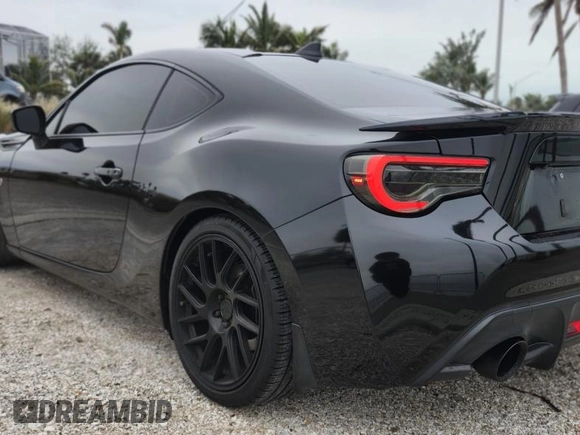 2017 Toyota 86 with VIN JF1ZNAA18H9706314, listed as a Copart auction lot 43111575 with 109,600 mi miles and Salvage Title. Bid and sale history available at carsss.com. Image 3.