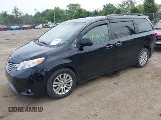 2016 Toyota Sienna XLE z VIN 5TDYK3DC9GS706815, wystawiony jako IAAI lot #42494662 z przebiegiem 141 157 mil mil oraz . Historia ofert i sprzedaży dostępna na DreamBid. Obrazek 2.