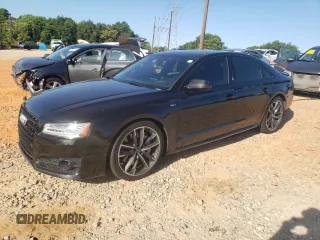 2017 Audi S8 z VIN WUAJ5AFD6HN900019, wystawiony jako Copart lot #61722034 z przebiegiem 103 356 mil mil oraz Szkody całkowita. Historia ofert i sprzedaży dostępna na DreamBid. Obrazek 1.
