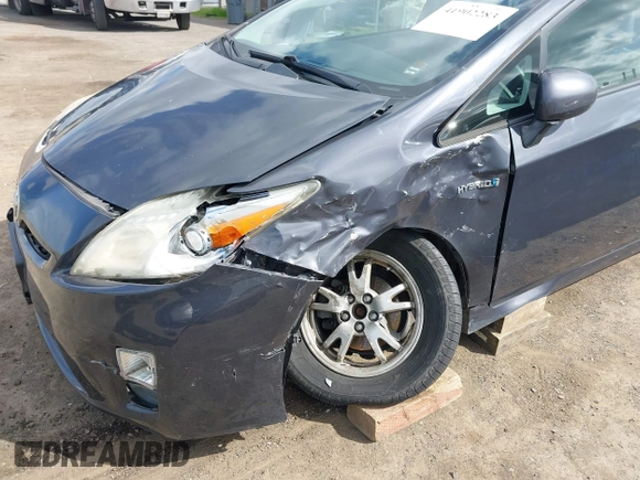 2010 Toyota Prius II with VIN JTDKN3DU9A0236950, listed as a IAAI auction lot 41902283 with 260,202 mi miles. Bid and sale history available at carsss.com. Image 6.