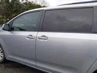 2017 Toyota Sienna XLE Auto Access Seat with VIN 5TDYZ3DCXHS888196, listed as a IAAI auction lot 41730418 with 131,201 mi miles. Bid and sale history available at carsss.com. Image 14.