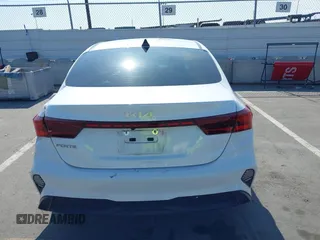 2022 Kia Forte LXS z VIN 3KPF24AD3NE496228, wystawiony jako IAAI lot #42193668 z przebiegiem 29 849 mil mil oraz . Historia ofert i sprzedaży dostępna na DreamBid. Obrazek 16.
