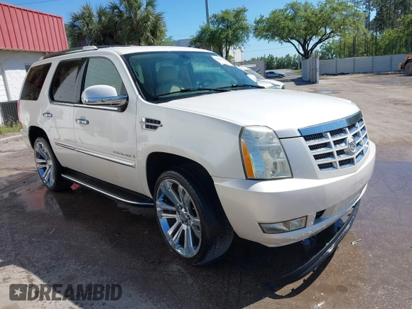 2008 Cadillac Escalade with VIN 1GYEC63888R120115, listed as a IAAI auction lot 41806284 with 233,756 mi miles. Bid and sale history available at carsss.com. Image 1.