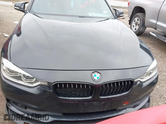 2018 BMW 3 Series 320i z VIN WBA8E1G53JNU91774, wystawiony jako IAAI lot #42189798 z przebiegiem 147 043 mil mil oraz . Historia ofert i sprzedaży dostępna na DreamBid. Obrazek 11.