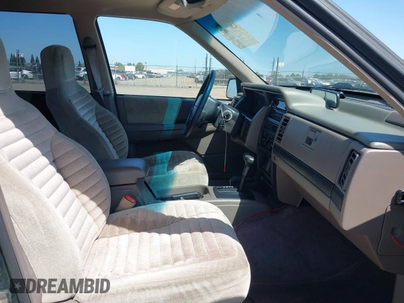 1995 Jeep Grand Cherokee Laredo with VIN 1J4GZ58Y2SC669152, listed as a IAAI auction lot 42077067 with 134,022 mi miles. Bid and sale history available at carsss.com. Image 5.