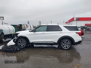 2025 Ford Explorer Platinum with VIN 1FMWK8HC7SGB14729, listed as a IAAI auction lot 41942013 with 1,264 mi miles and . Bid and sale history available at DreamBid. Image 14.