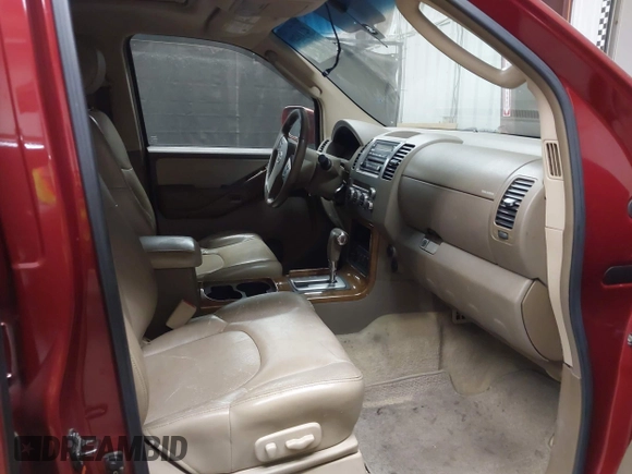 2005 Nissan Pathfinder SE z VIN 5N1AR18W35C725943, wystawiony jako IAAI lot #42119299 z przebiegiem 189 059 mil mil oraz . Historia ofert i sprzedaży dostępna na DreamBid. Obrazek 5.