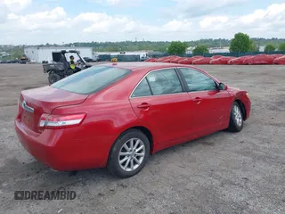 2011 Toyota Camry LE z VIN 4T1BF3EK3BU117758, wystawiony jako IAAI lot #42167163 z przebiegiem Nie podano mil oraz . Historia ofert i sprzedaży dostępna na DreamBid. Obrazek 4.