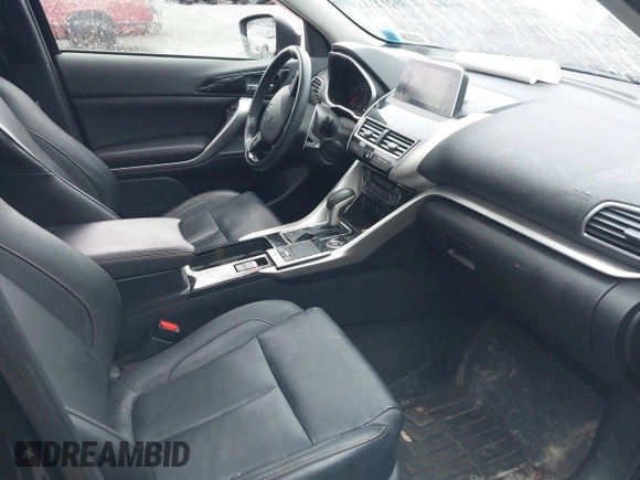 2018 Mitsubishi Eclipse Cross SE z VIN JA4AT5AA3JZ050947, wystawiony jako IAAI lot #41837556 z przebiegiem 42 698 mil mil oraz . Historia ofert i sprzedaży dostępna na DreamBid. Obrazek 5.