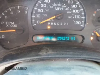 2006 Chevrolet Silverado 1500 LT3 with VIN 1GCEK19Z06Z198008, listed as a IAAI auction lot 42026601 with 258,272 mi miles. Bid and sale history available at carsss.com. Image 7.